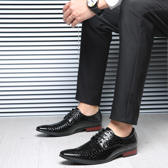 ビジネスシューズ メンズシューズ メンズ 革靴 PU革 ロングノーズ 撥水 防滑ソール 仕事 おしゃれ エナメル 春夏秋 ブラック 26cm ck883拍卖
