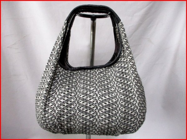 バルーン型ハンドバッグ◇WH×BK 織り柄 本革使い W33cm拍卖