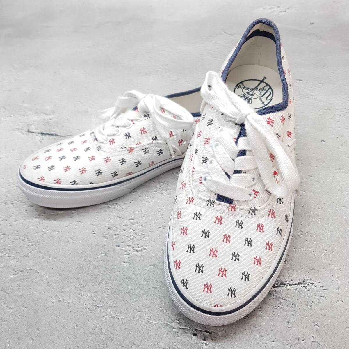 未使用品 ユニセックス MLB New York Yankees/ニューヨーク・ヤンキース NYロゴ スニーカー メジャーリーグ ホワイト 24.5㎝ シューズ拍卖