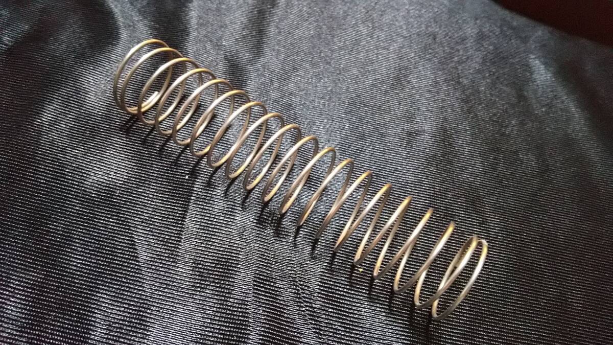 スズキ純正 後期 GT380 キャブレター スロットル バルブ スプリング1個 3連結タイプ用拍卖