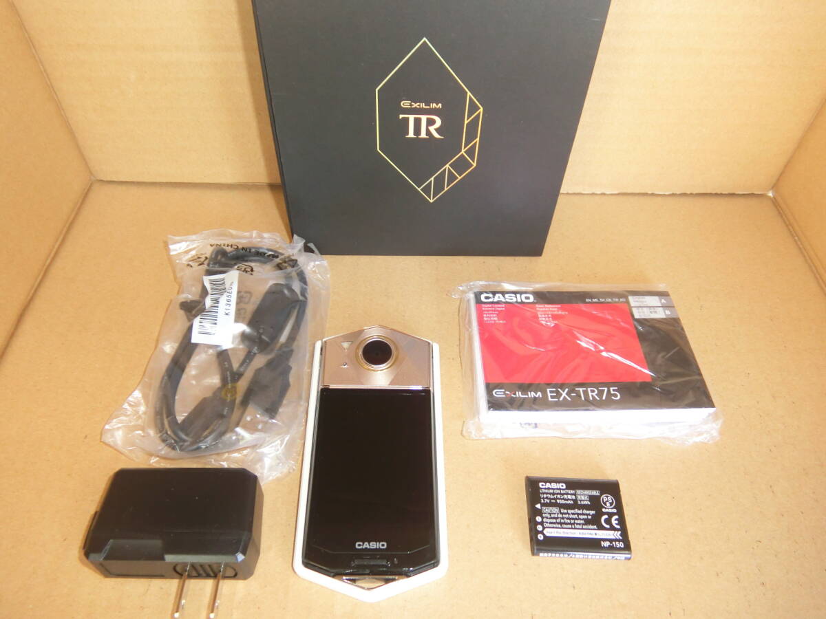 超希少 コレクター ほぼ新品 CASIO EX-TR75 バッテリー充電器付 大きい1/1.7CMOS 自撮り WiFi Bluetooth 日本製 O2拍卖