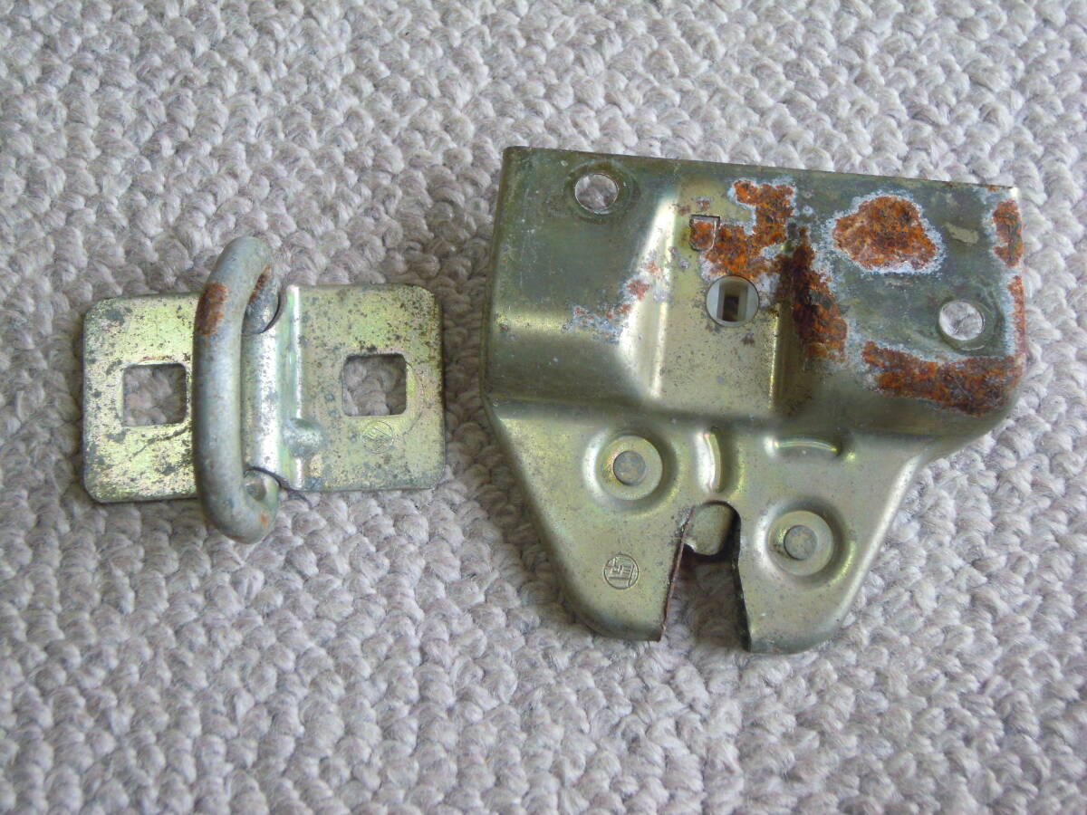 ★送料無料★ トヨタ コロナ 120 TT125 2ドアHT 純正 トランク ロック キャッチ ストライカー 検) TT RT 100 110 RT122 RT114 RT104 等?拍卖