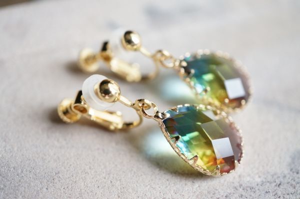 イヤリング 517 グラデーションカラーガラスチャームのイヤリング K18GP本金メッキ拍卖