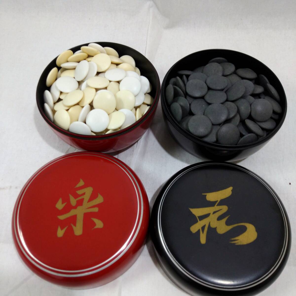 【希少】囲碁 プラスチック碁石 白181個 黒179個 【ホビー アンティーク ボードゲーム レトロ 当時物 玩具 貴重 骨董 趣味 娯楽 レア】6拍卖
