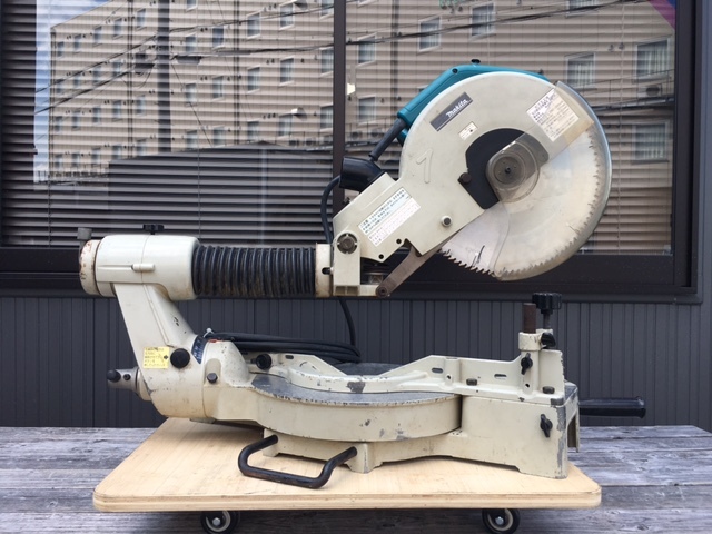 【値下げしました!!・動作確認済み・宅急便発送】 makita/マキタ 305㎜ 12型 スライドマルノコ LS1211拍卖