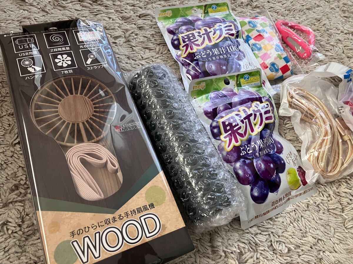 ①ハンディ扇風機②水筒1本.(ステンレスボトル )③クールスカーフ ④USBケーブル3種類⑤ 果汁グミ2袋拍卖