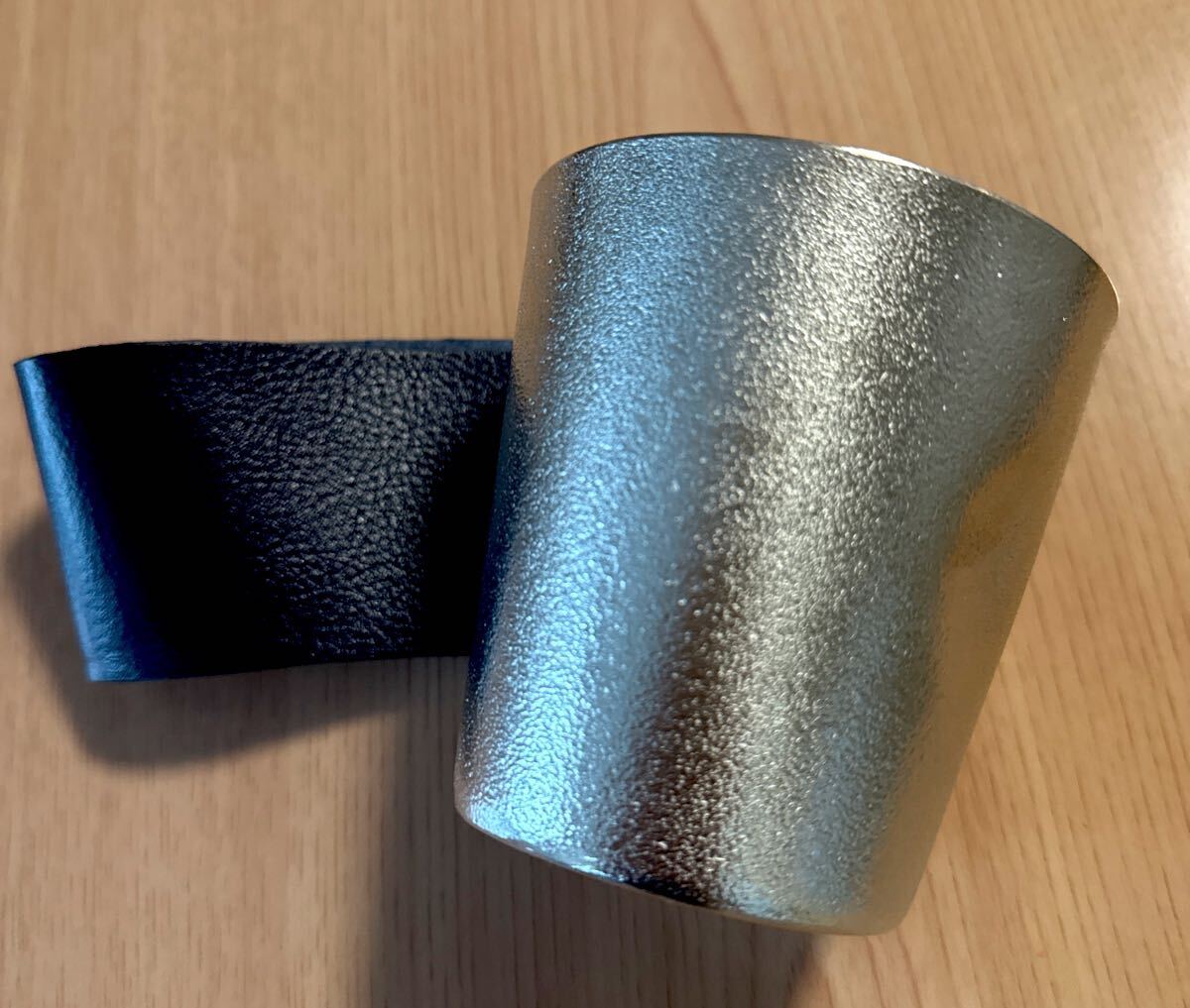 美品 能作 タンブラー スレーブ付き NOUSAKU 酒器 本錫 錫 コップ ビアカップ 会社記念日ロゴあり拍卖