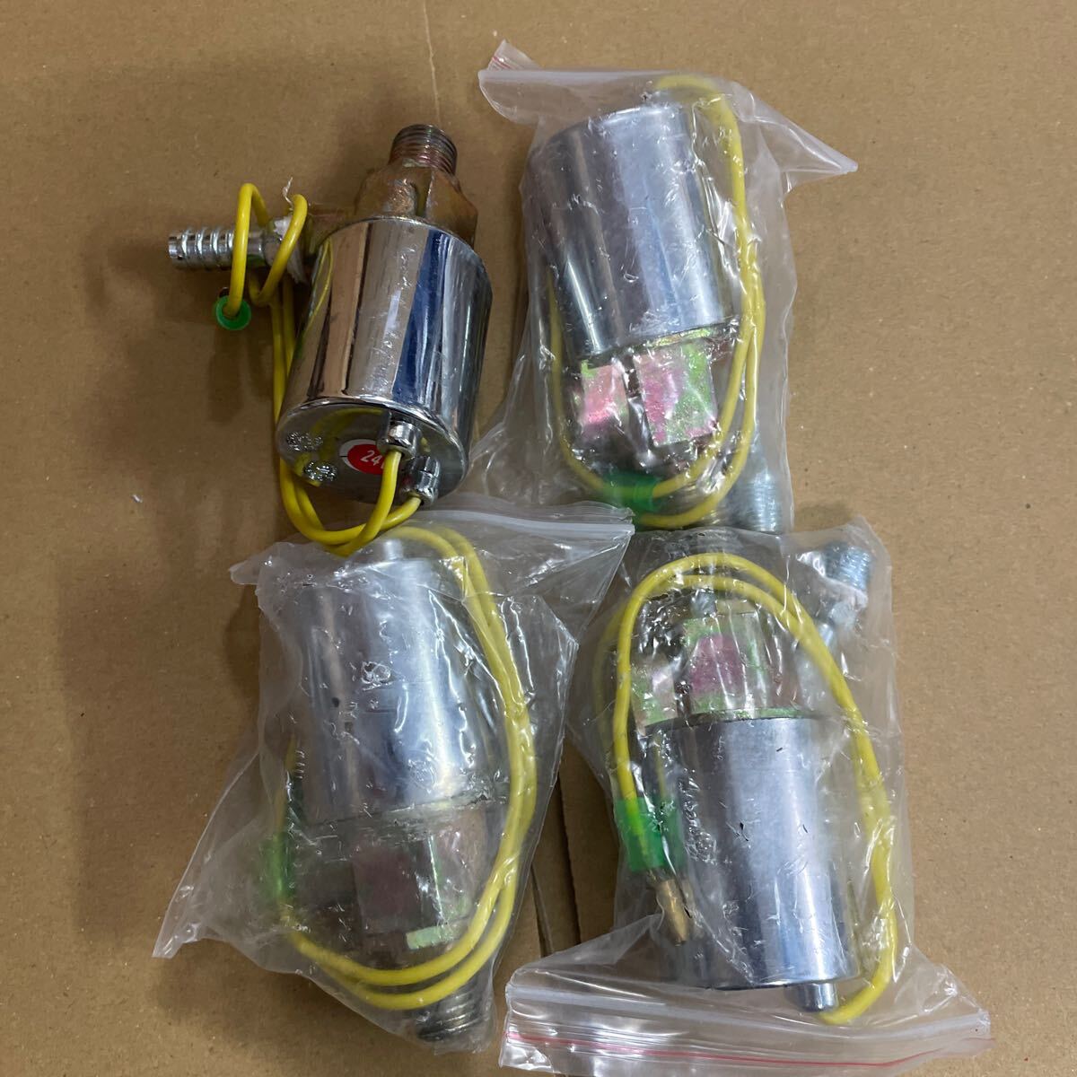 未使用 マグネットスイッチ 4個セット 電磁弁 トラック ヤンキーホーン ビックホーン拍卖