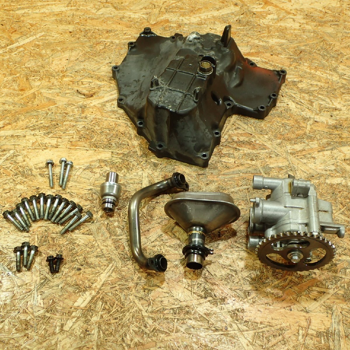 【送料Sサイズ】HONDA SC30-1101*** CB1000SF オイルパン オイルポンプ ジャンク 検.( 20256 10 鳥火5拍卖