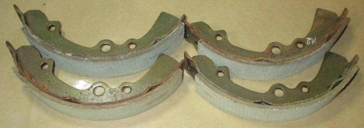 日産 旧車 チェリー E10 フロント ブレーキシュー4枚セット 化粧箱入り 未使用日本製 MK136L拍卖