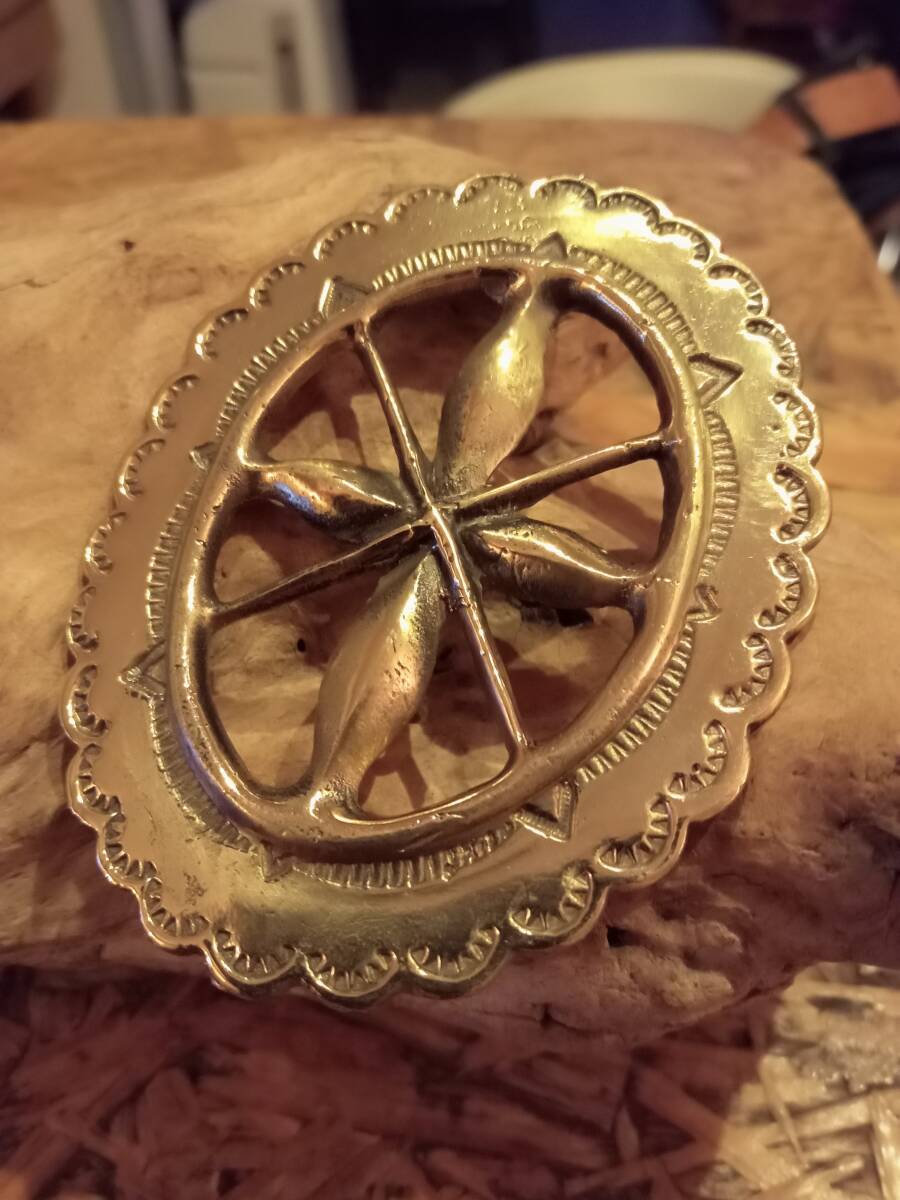 全金色,真鍮無垢,風車,風車コンチョ,ループ,レザークラフト,材料,ループ,インディアン,ネイティブ拍卖