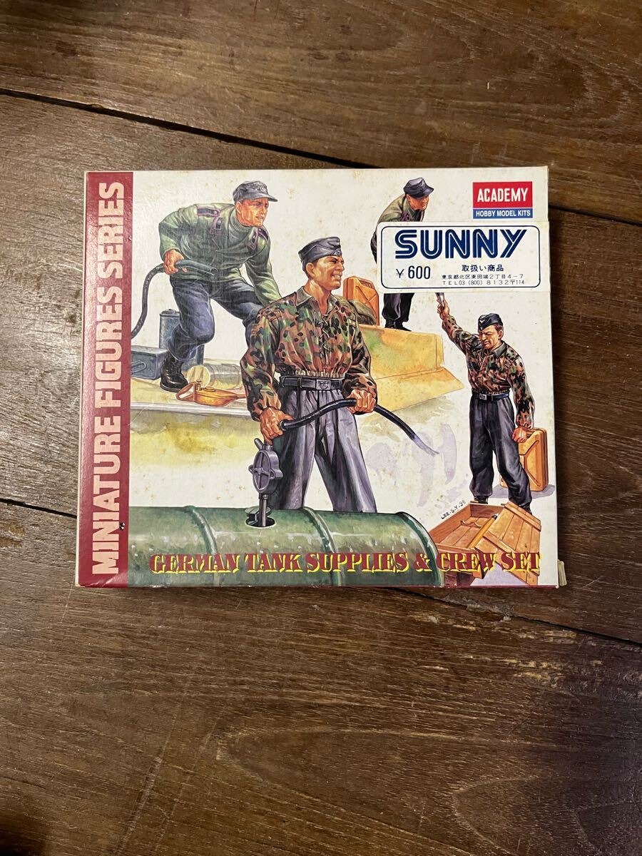 ACADEMYHOBBY MODEL KITSSUNNY 7114LEE.S.Y.95CORVAN TNK SUPPLLES & CREWSET兵士プラモデル戦車拍卖