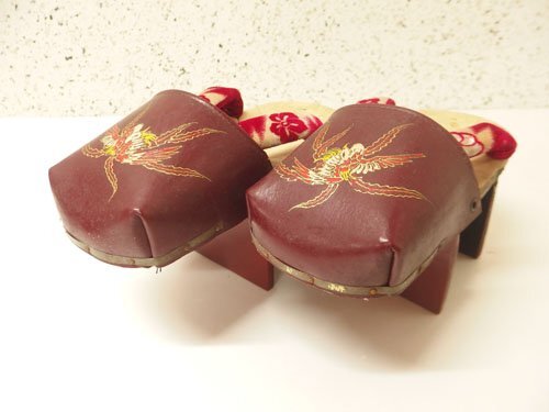 0650164s【昭和レトロ 鳳凰文 女性用 雨下駄】畳表/鶴蒔絵/木製/末廣産業K.K 大西履物店のラベルあり/全長22cm程/中古品拍卖