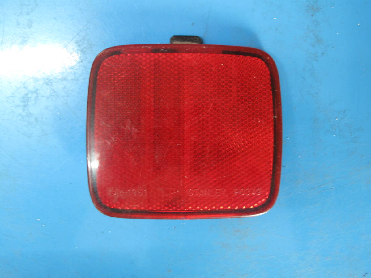 G ダイハツ S230G アトレー ネイキッド L750S L760S 後期 純正 リアバンパーリフレクター STANLEY P0349拍卖