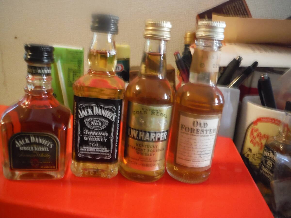 アメリカンウイスキー ジャックダニエル 2酒類 IWハ ーパー 4種類 miniボトル拍卖
