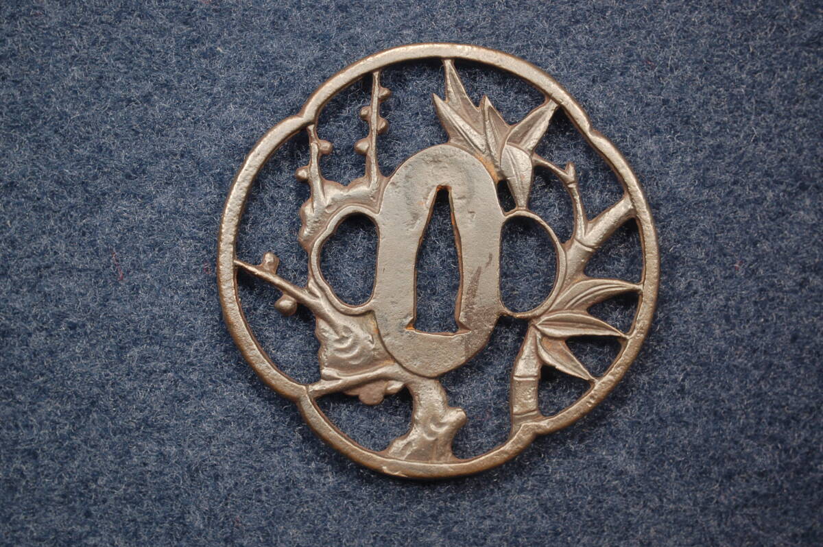 刀装具 鐔 鍔 木瓜形 梅竹之図 透かし拍卖