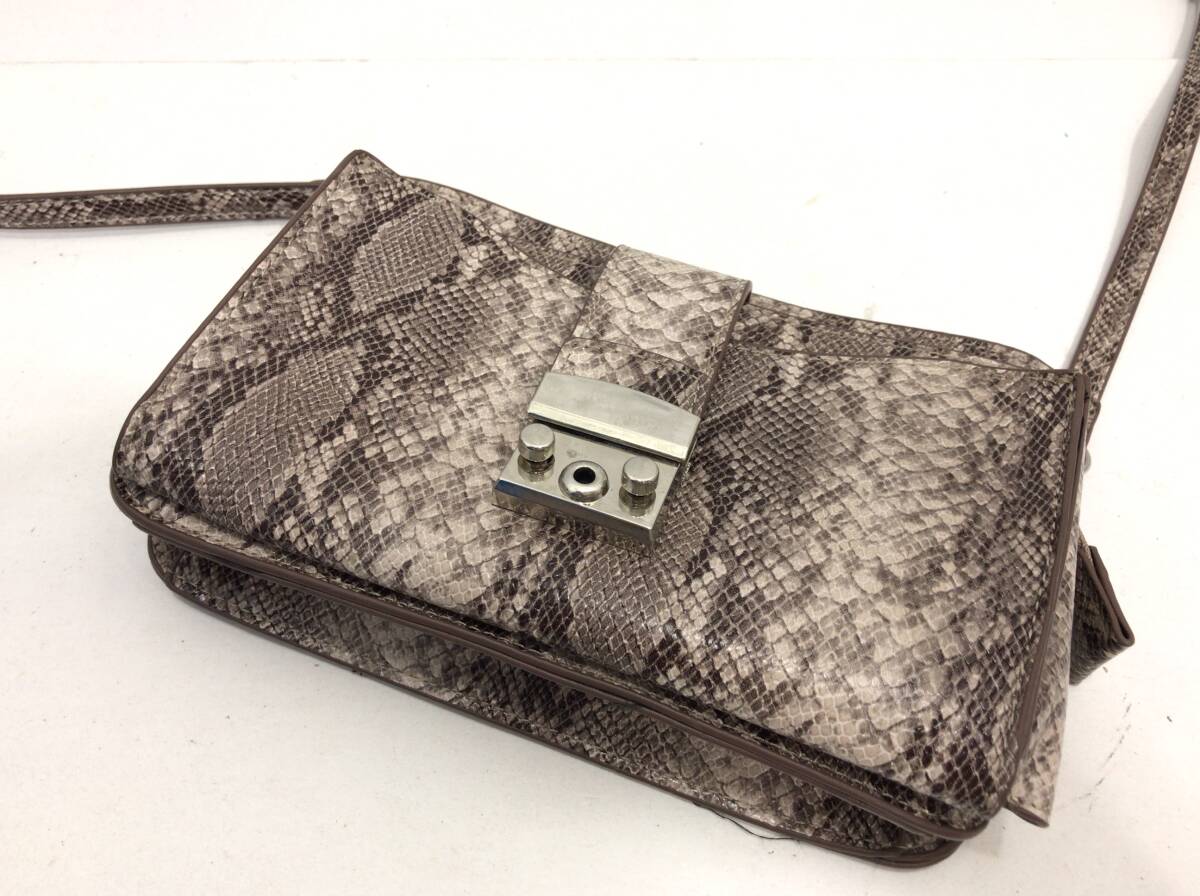 AZUL by MOUSSY アズールバイマウジー ヘビ柄 ショルダーバッグ F23拍卖