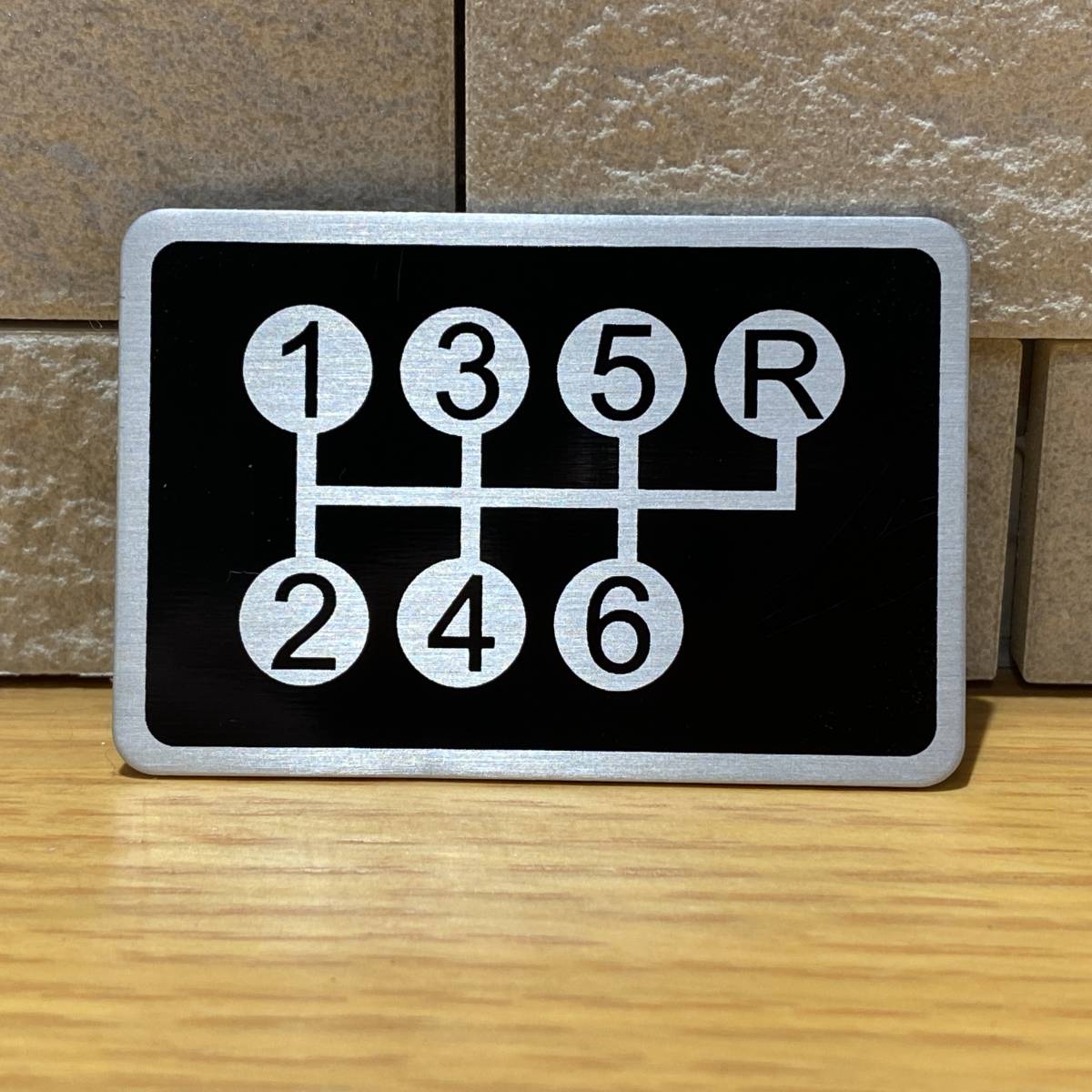 送料無料 新品 トラック用品 MT車用 ふそう いすゞ 等 シフトパターン エンブレム ステッカー ギアチェンジ ミッション車 マニュアル拍卖