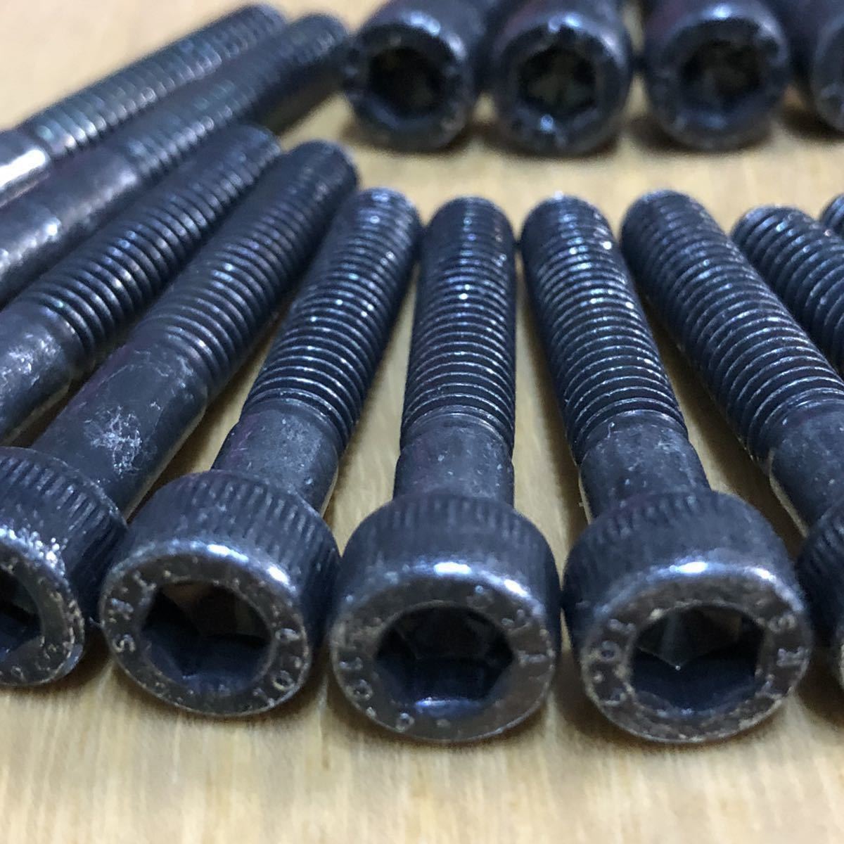 RZ250 350 4L3 ブラックメッキエンジンカバーボルト クランクケースに優しいスチール製 ブラックメッキキャップボルト 1台分25本セット拍卖