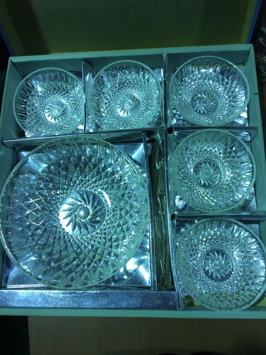 矢車カット ガラス皿 大 深皿1枚 中 深皿5枚 サラダ皿セット そうめん皿セット 未使用 ★0057 B-4拍卖