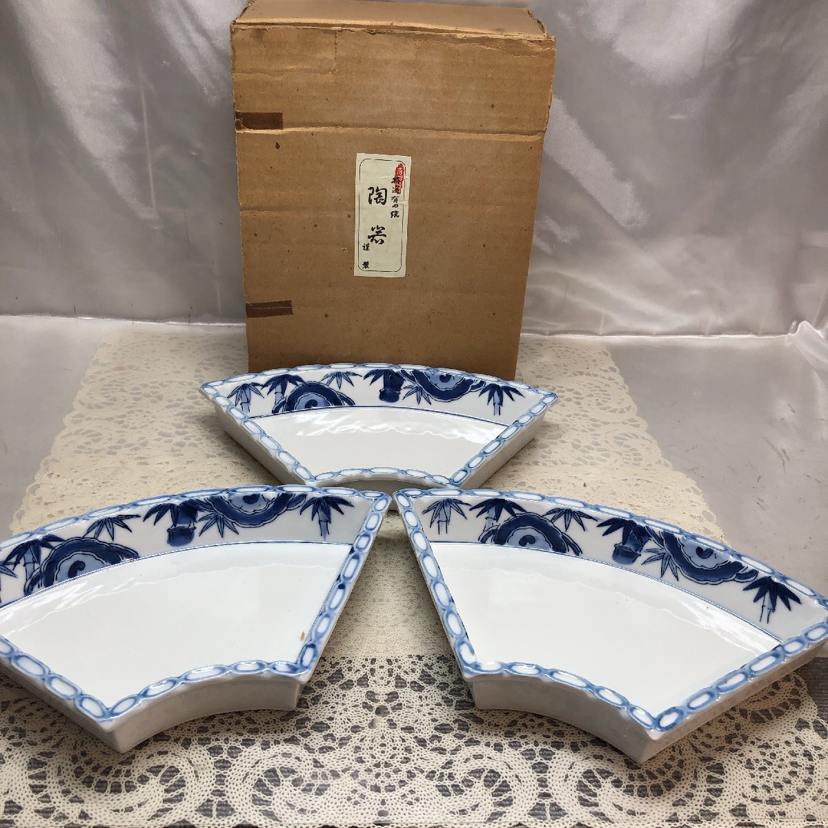 【未使用/長期保管品/KSH】有田焼 扇型鉢 刺身鉢 鉢器 陶器 約26.5cm×16.5cm 会席 和食器 3客セット MZ0630拍卖