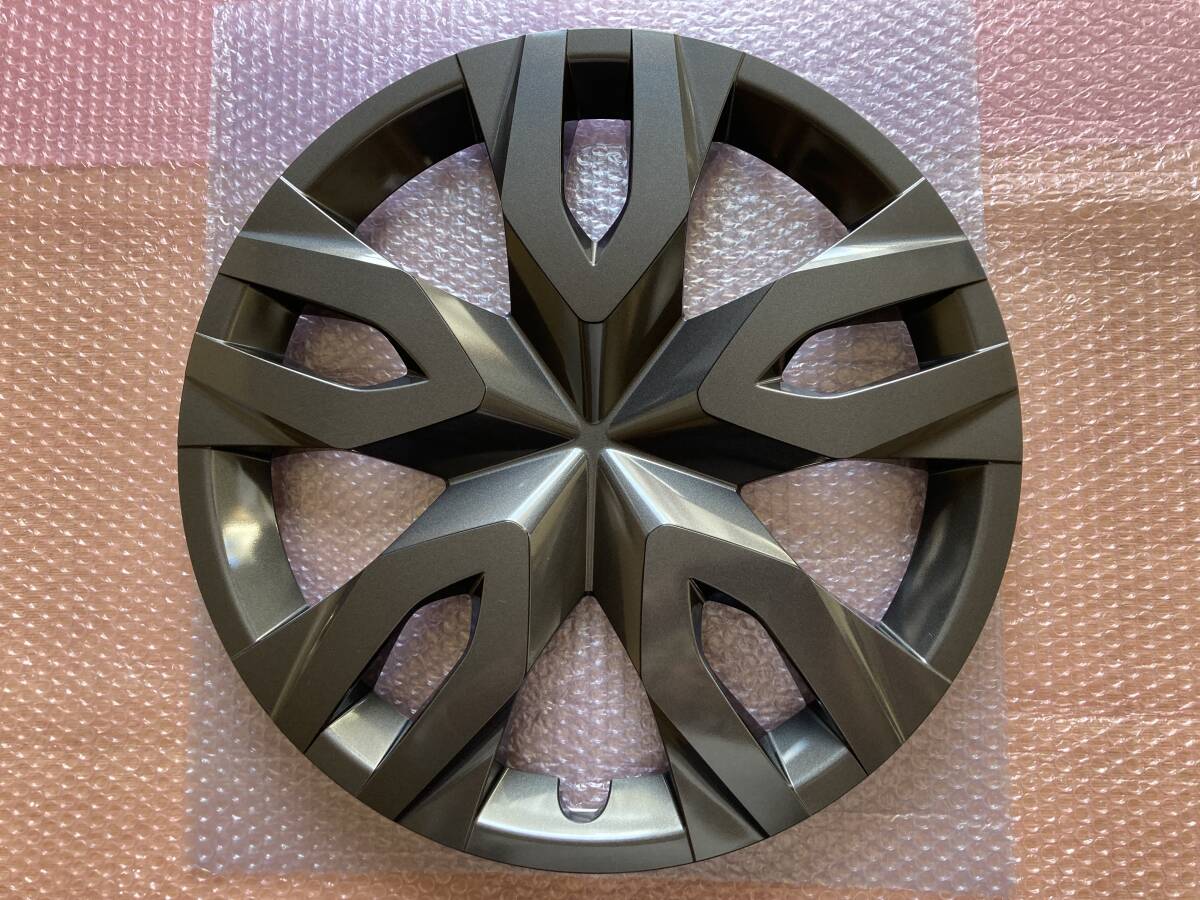 未使用品 トヨタ 60 プリウス 純正 17in スチールホイール用 ダークグレーメタリック塗装 ホイールキャップ 42602-47310 1枚 ☆②拍卖
