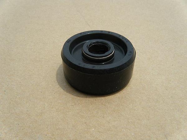 RZ250/350用 ウォーターポンプのインペラシャフトオイルシール 新品拍卖