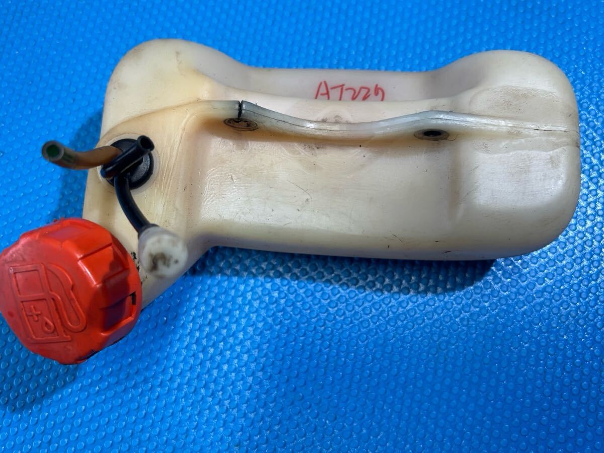 送料600円草刈機刈払機部品 パーツ 燃料タンク ひび割れなし 漏れません ホース、パッキンなど保証なし 共立AT22G 拍卖