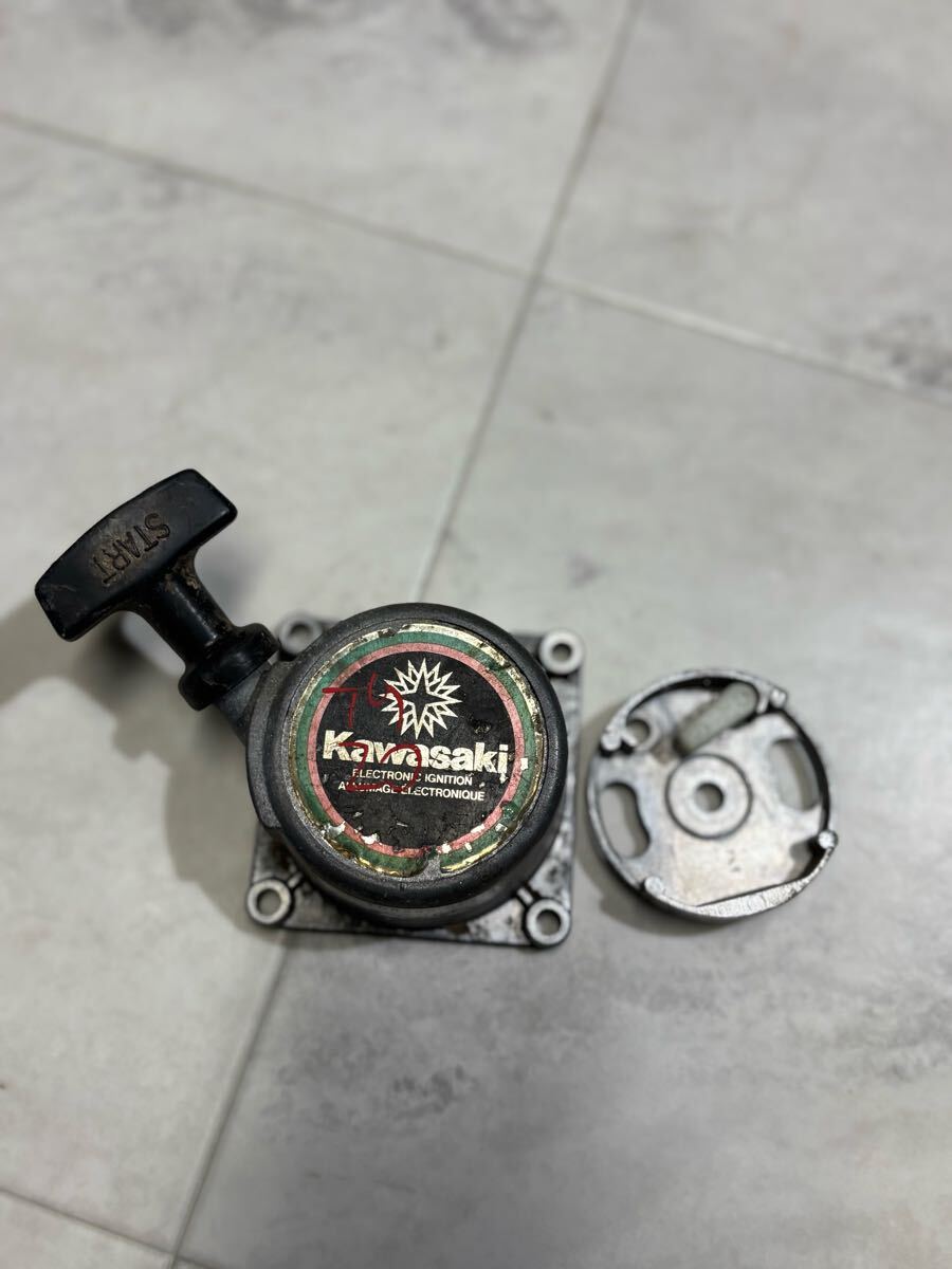 送料600円草刈機刈払機部品 パーツ リコイルスターター スタータープーリー セット カワサキ TG20 拍卖