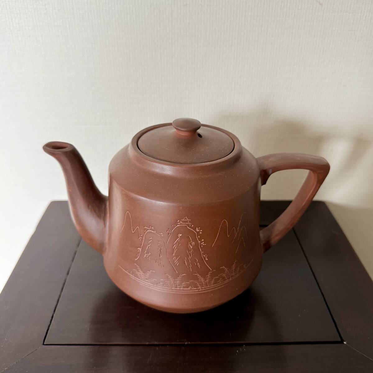 中国美術 大振 朱泥 急須 / 煎茶道具 唐物 紫砂 紫泥 宜興 骨董 古美術 茶壺 茶壷 施釉陶 煎茶器 彫刻 茶器 茶道具 水柱 水注 水差 鉄瓶 拍卖