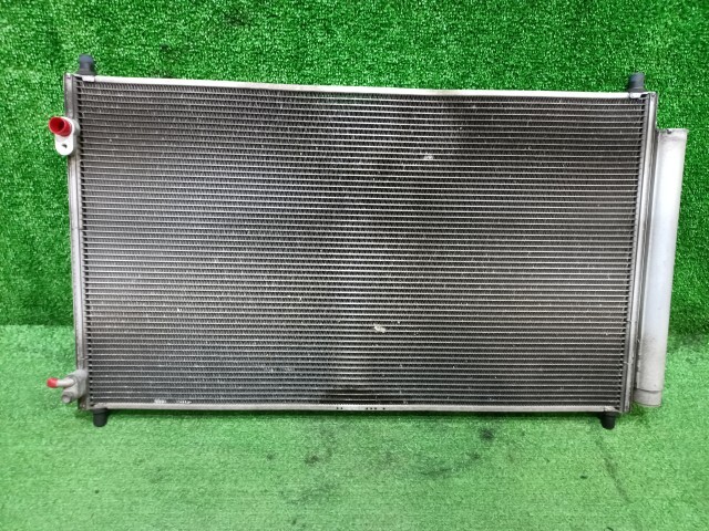 アクア DAA-NHP10 コンデンサー 88460-52170拍卖
