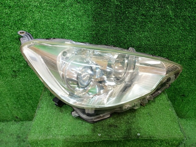 アクア DAA-NHP10 右ヘッドランプ 右ヘッドライト 81110-52E60 81110-52E61拍卖