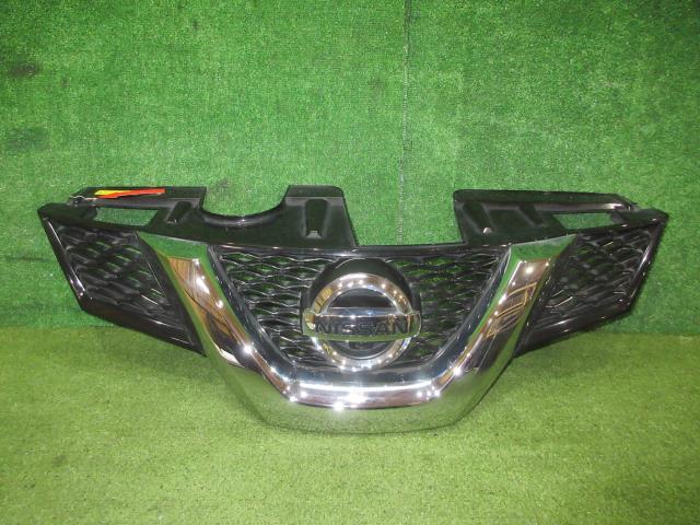 エクストレイル DBA-NT32 ラジエータグリル メッキ カメラ付拍卖