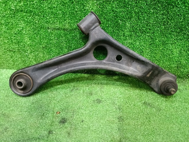 モコ DBA-MG22S 右フロントロアアーム 54529-4A00A 54529-4A00F拍卖