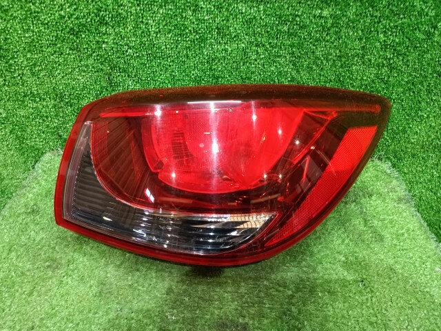 デミオ LDA-DJ5FS 右テールランプ 右テールライト コイト 220-18373 D09L-51-150C D09L-51-150D拍卖