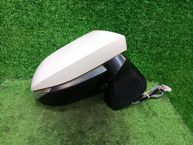 シエンタ 6AA-NHP170G 右サイドミラー 右ドアミラー 87910-52G90拍卖