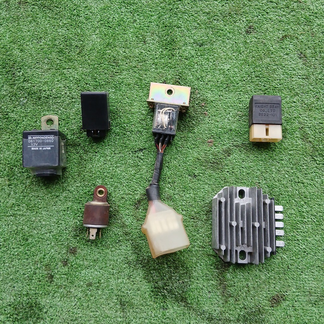 イセキ コンバイン HL115 HL 電装系 レギュレーター 実働外し 倉庫内保管拍卖