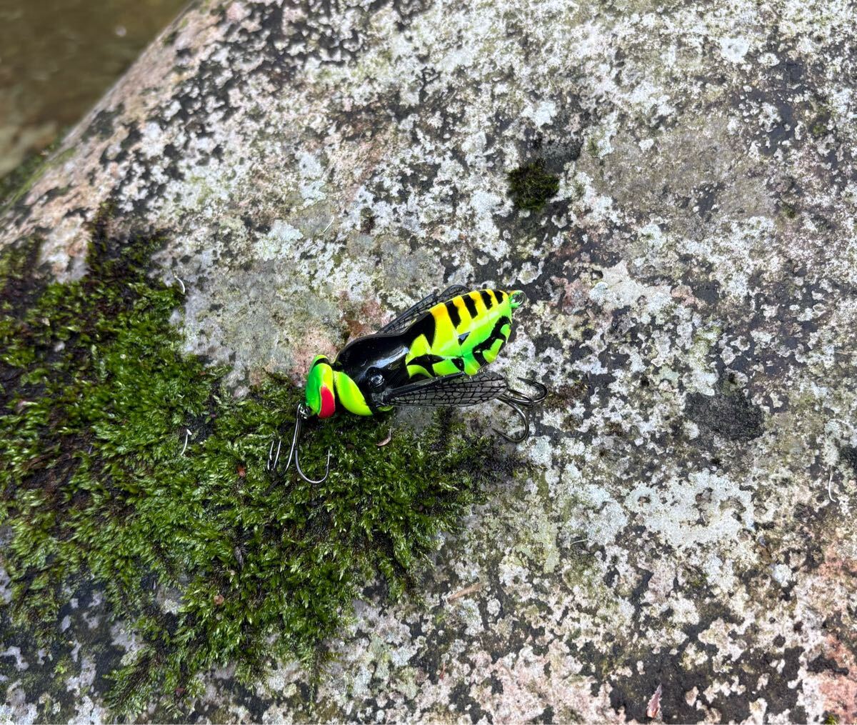 スズメバチ ルアー バス釣り 虫ルアー 蛍光 渓流釣り 55mm 8.6g拍卖