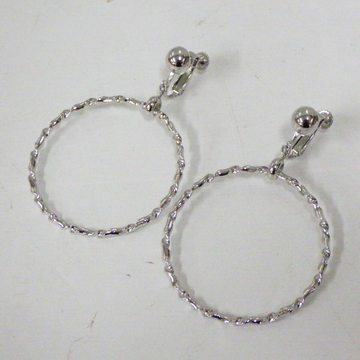 MELODY ツイスト デザイン フープ イヤリング 2個拍卖