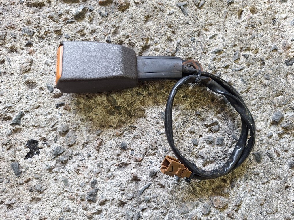 C33 ローレル 運転席側 シートベルトバックル R No.31拍卖