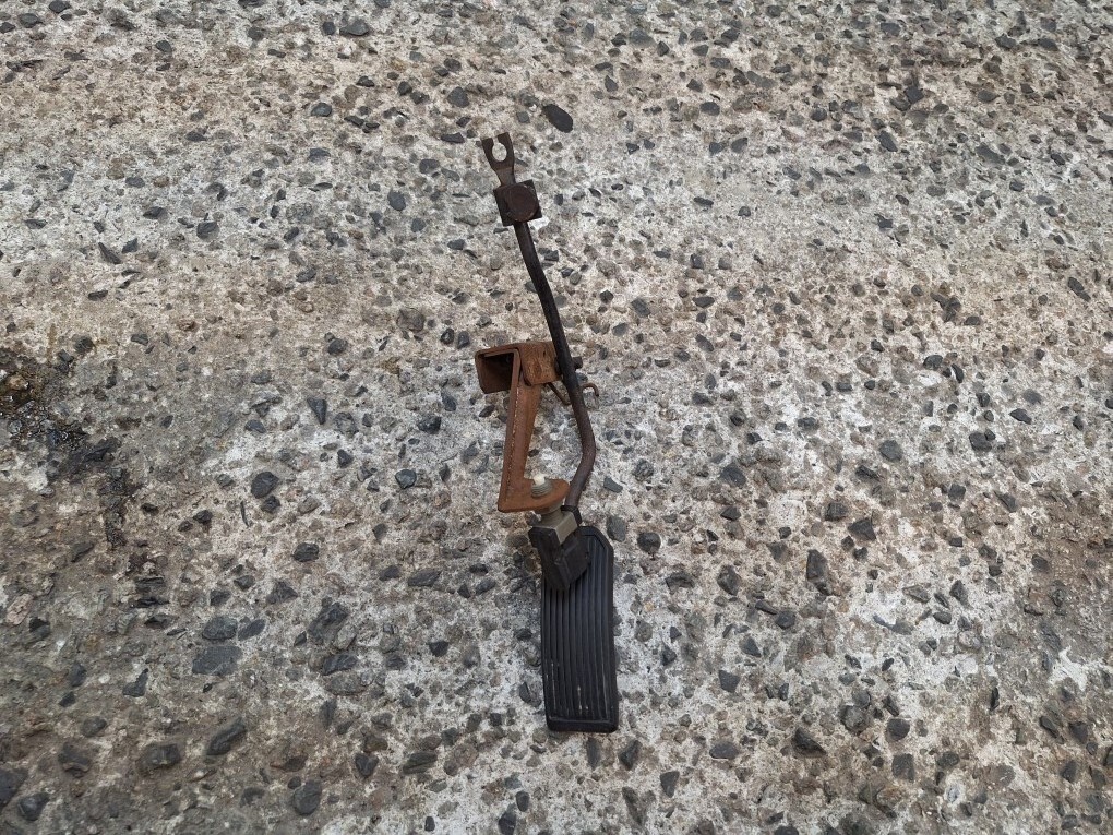 C33 ローレル アクセルペダル No.31拍卖