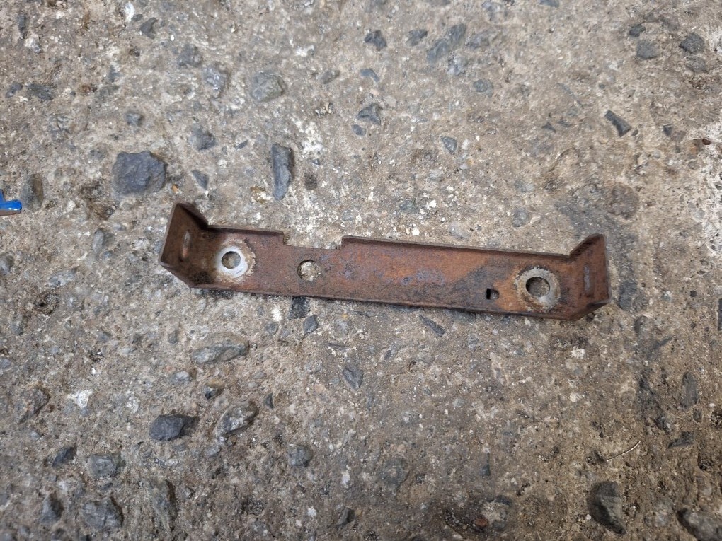 C33 ローレル コンソールボックス取付ステー No.31拍卖