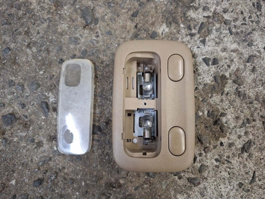 C33 ローレル 純正フロント室内灯 No.31拍卖