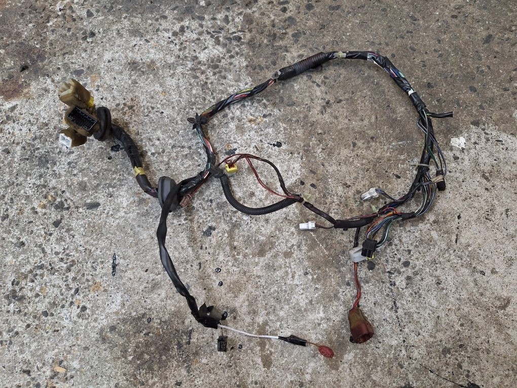 C33 ローレル フロント右側ドア内ハーネス No.31拍卖