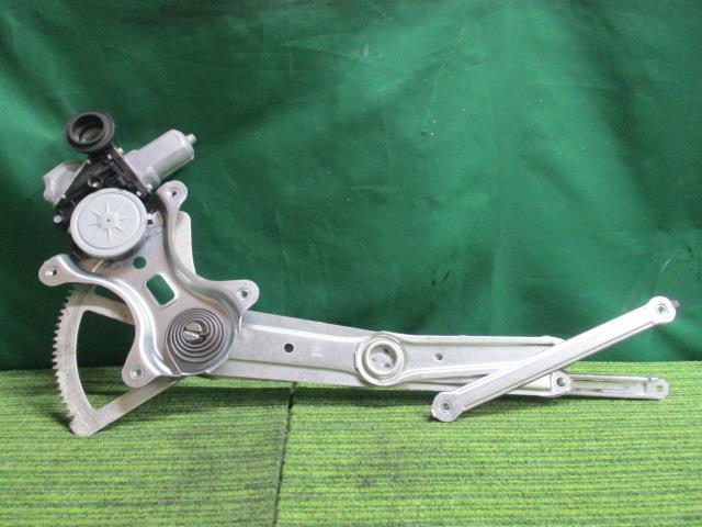 ヴェルファイア DBA-ANH20W 右Fドアレギュレータ・モーター 2.4V 7人 69801-58020【岐阜発】拍卖