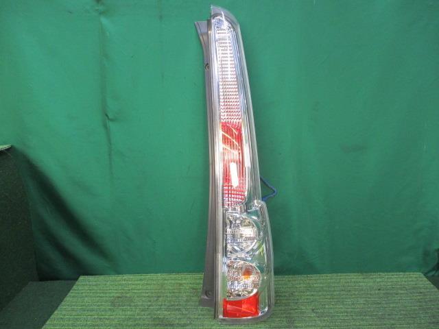 ステラ DBA-RN1 右テールランプ リベスタ 84912KJ140【岐阜発】拍卖