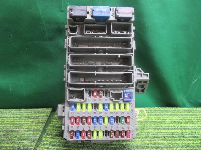 ステップワゴン DBA-RK1 ヒューズボックス L 38200-SZW-J31【岐阜発】拍卖