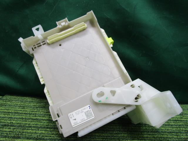プリウス DAA-ZVW30 ヒューズボックス S 82730-47441【岐阜発】拍卖