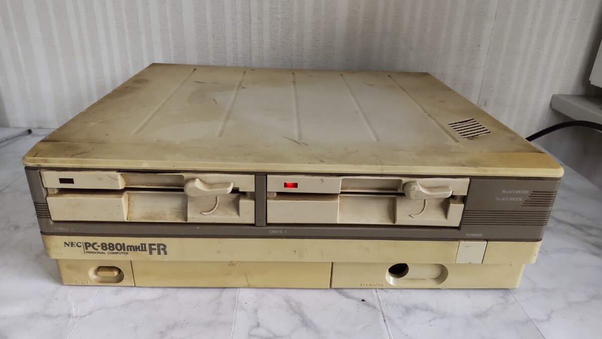 S2885 NEC/パーソナルコンピュータ/PC-8801 MKⅡ FR/本体/通電○ その他詳細動作未確認 現状品 JUNK拍卖