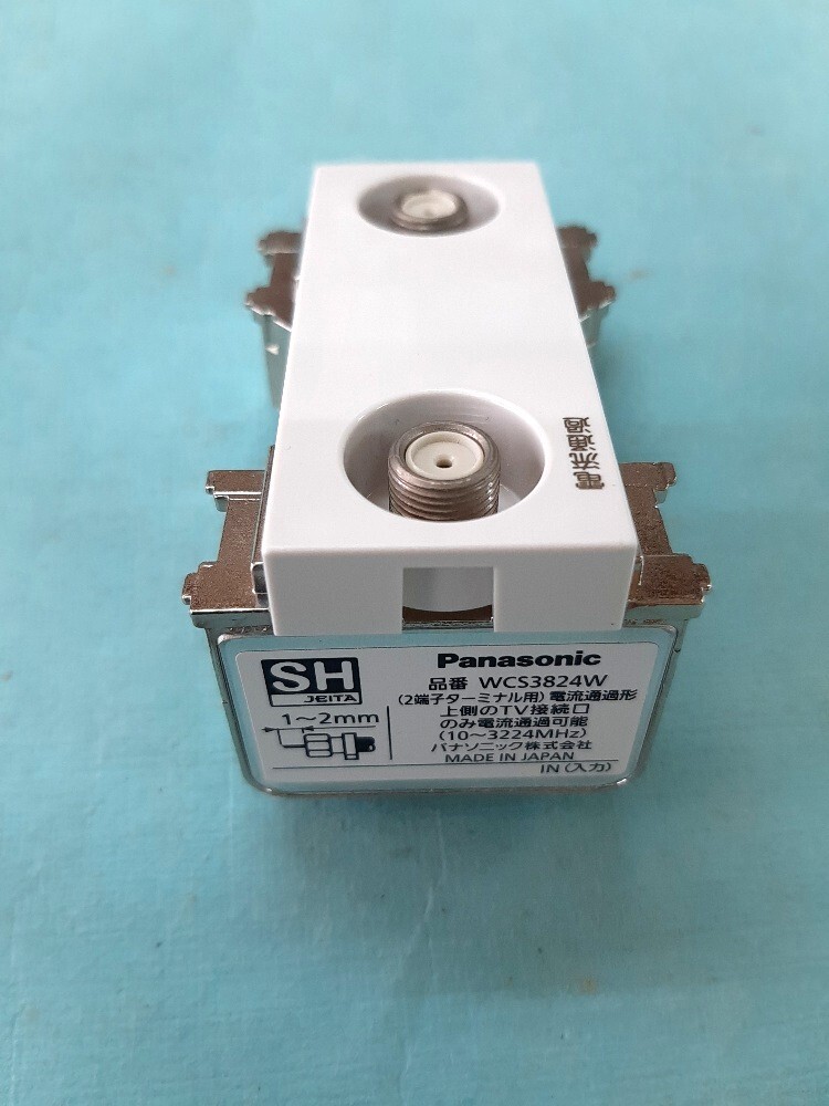 即決あり■美品■パナソニック コスモワイド WCS3824W 埋込型 高シールド2端子TVターミナル 新古 複数あり拍卖